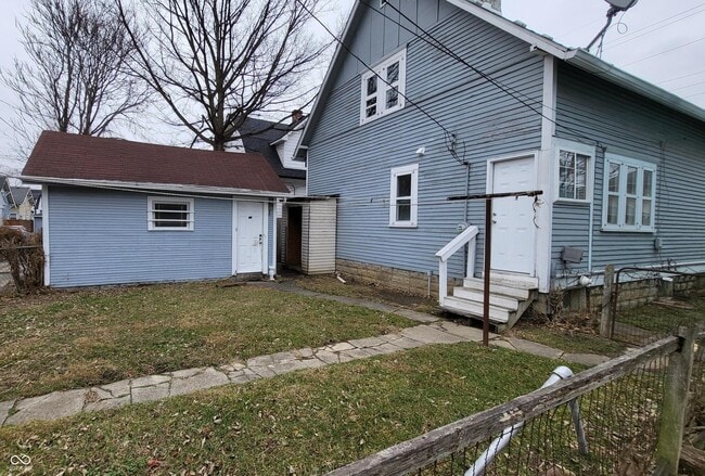 Building Photo - 852 N Rural St