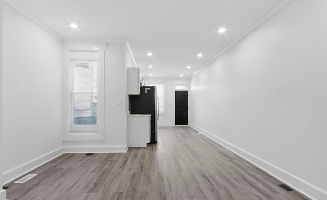 Building Photo - 2582 Edmondson Ave