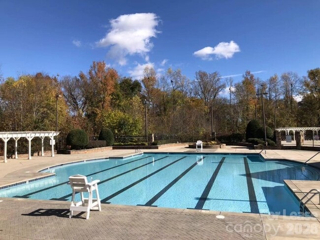 Building Photo - 5016 Britannia Blvd