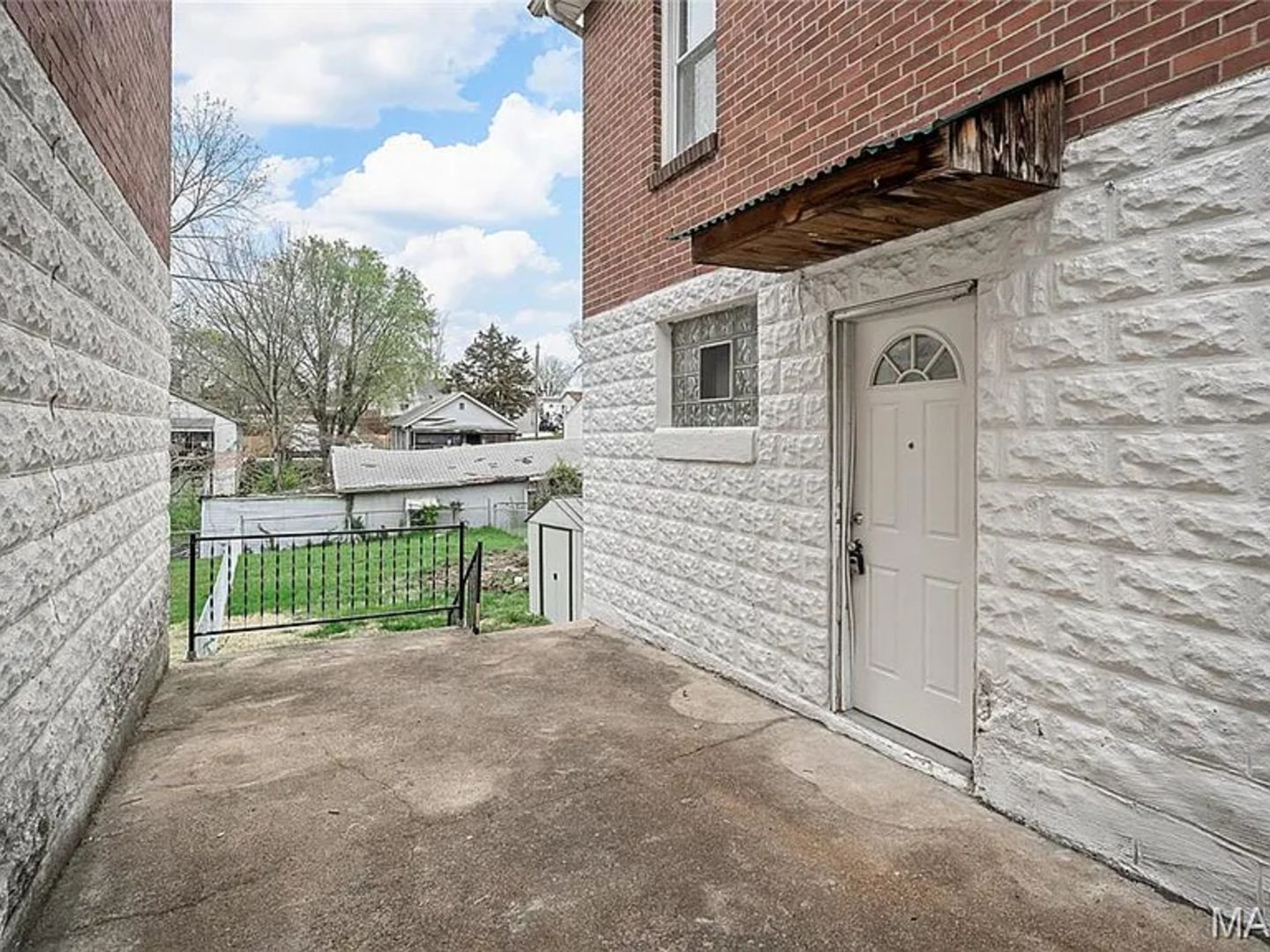 Building Photo - 709 Dammert Ave