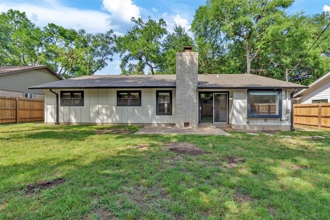 Building Photo - 4805 Gerona Dr