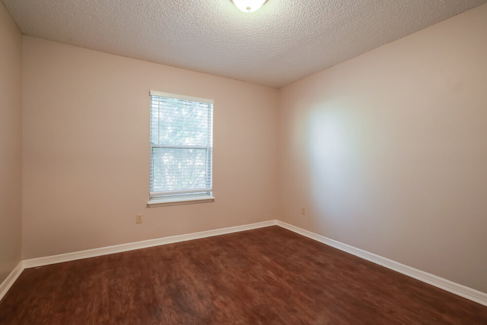 Building Photo - 8173 Pilgrims Trace Dr