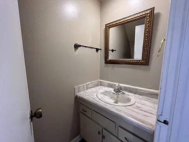 Building Photo - TOWNHOME AVAILABLE FOR RENT IN LAFAYETTE!