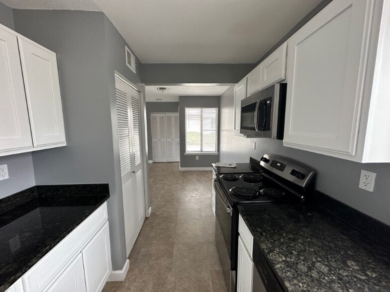 Building Photo - 168 Fox Hill Ln