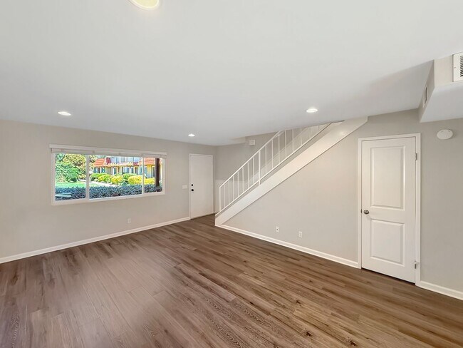 Building Photo - Great 2B/1BA Townhome in Escondido!