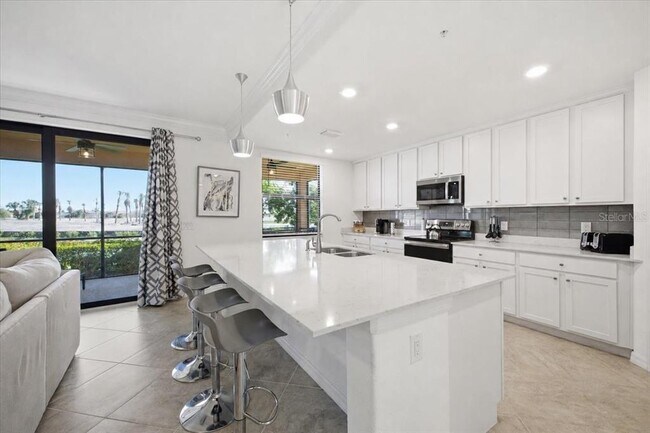 Building Photo - 10792 Tarflower Dr