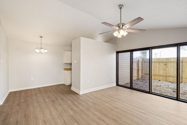 Building Photo - 203 Cougar Ridge