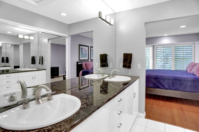 Building Photo - Beautiful Home in Southeast Denver