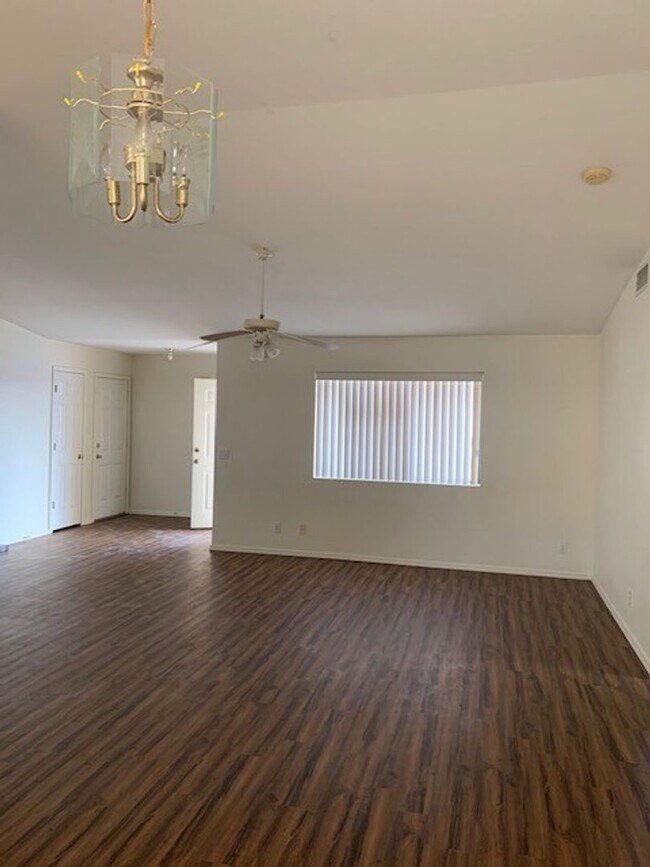 Building Photo - Unfurnished Full Time