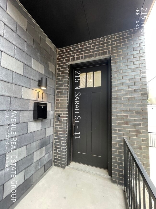 Building Photo - 215 N Sarah St