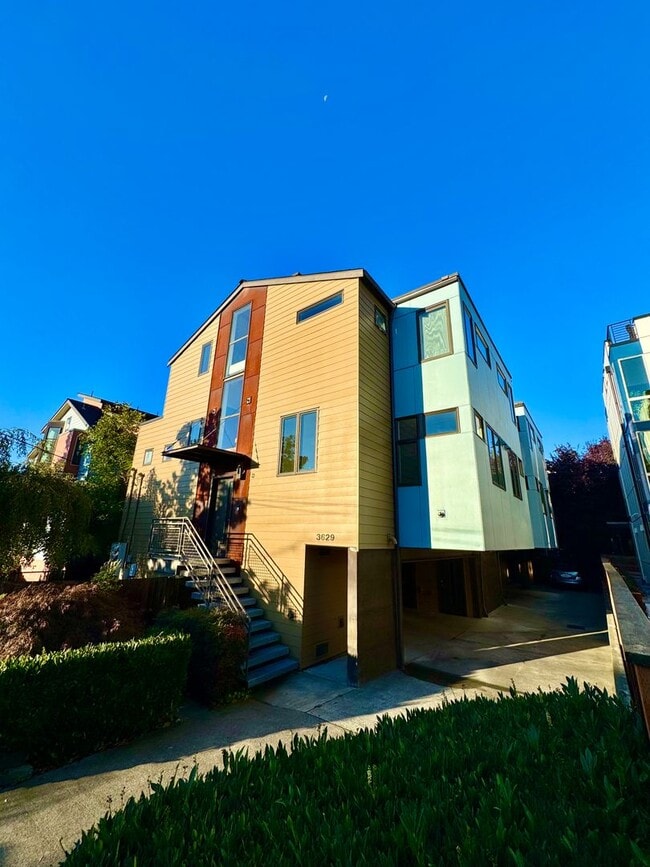 Building Photo - Stunning Fremont Townhome - Incredible Loc...
