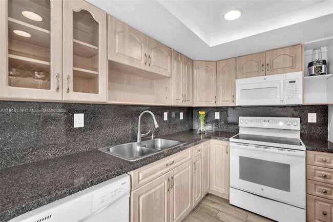 Building Photo - 10611 SW 113th Pl