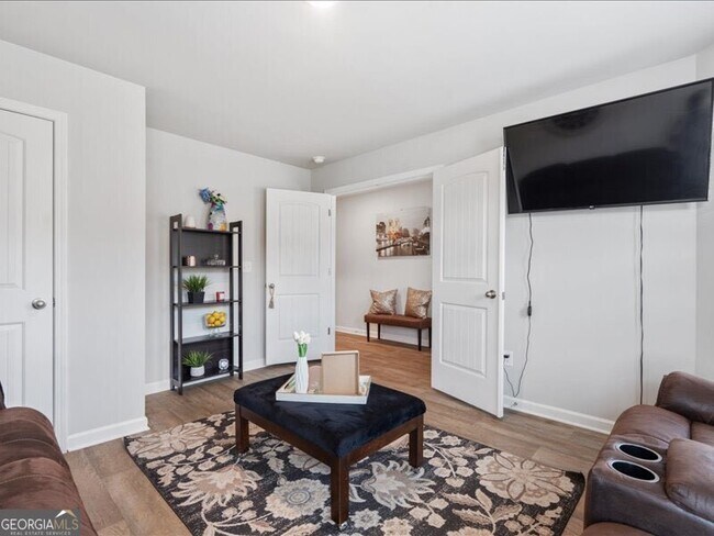 Building Photo - 174 Goodall Woods Dr