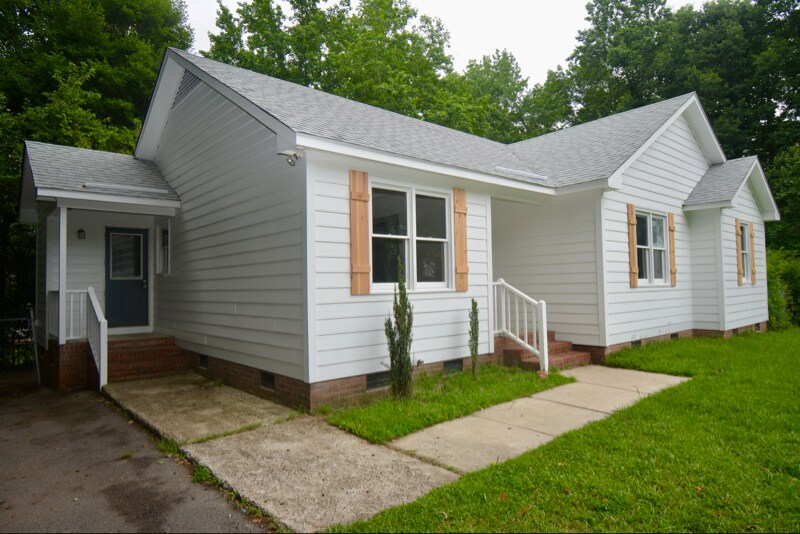 Building Photo - 421 Danielle Dr