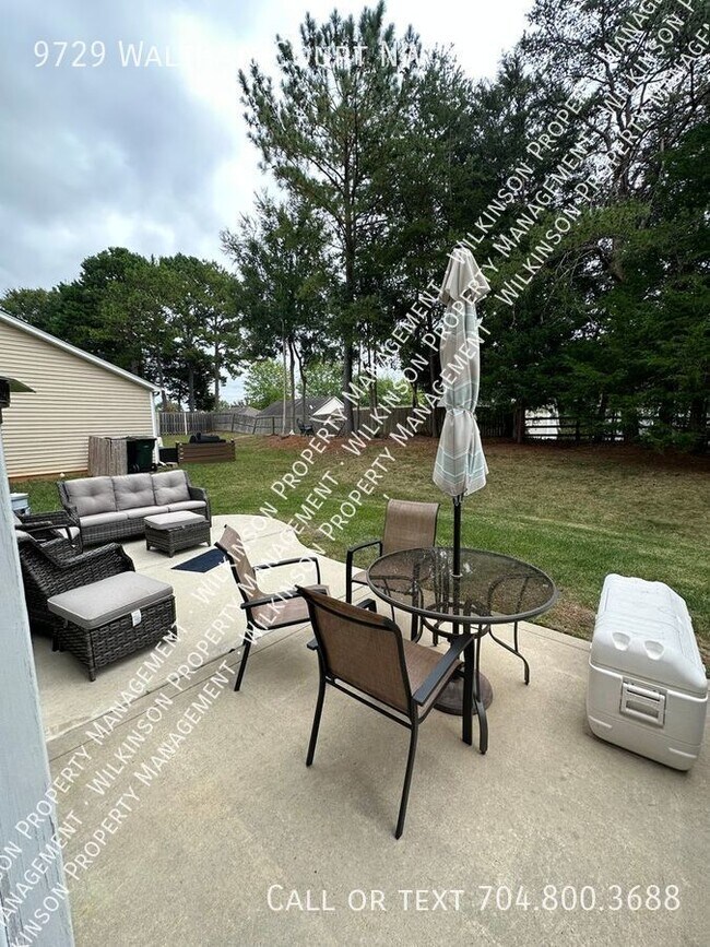 Building Photo - Pet Friendly Home in Very Desirable Highla...