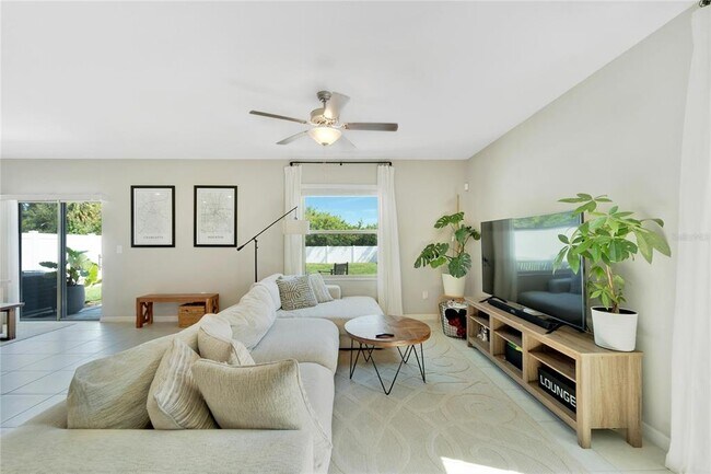 Building Photo - 403 Royal Empress Dr