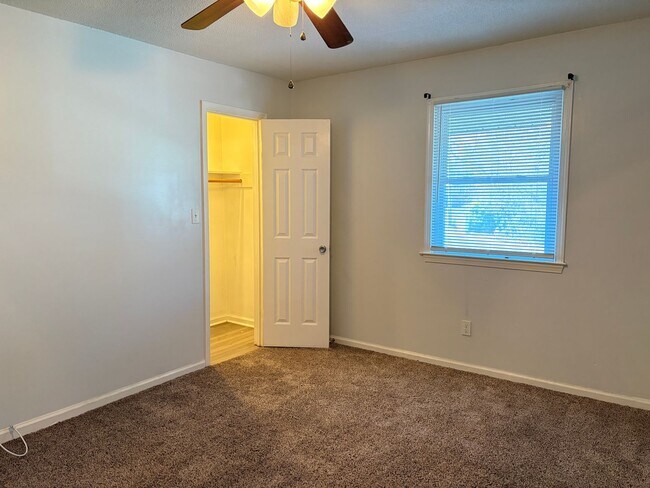 Building Photo - MOVE IN SPECIAL: 2 Bedroom, 1.5 Bathroom Condo in Winston-Salem!