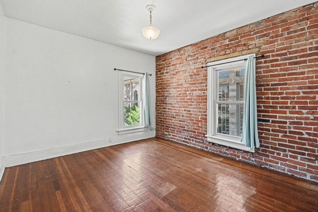 Building Photo - Historic Capitol Hill Apartment with Private Balcony
