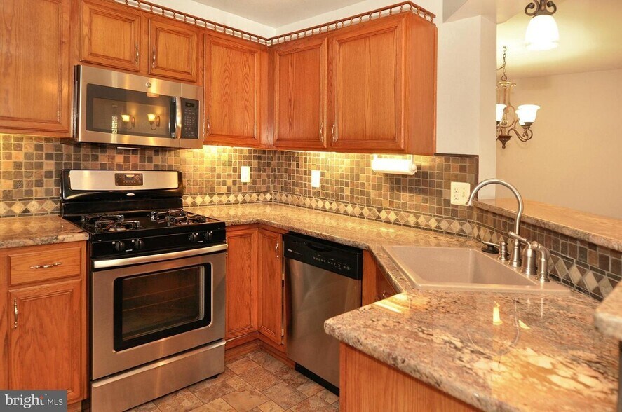 Building Photo - 13103 Millhaven Pl