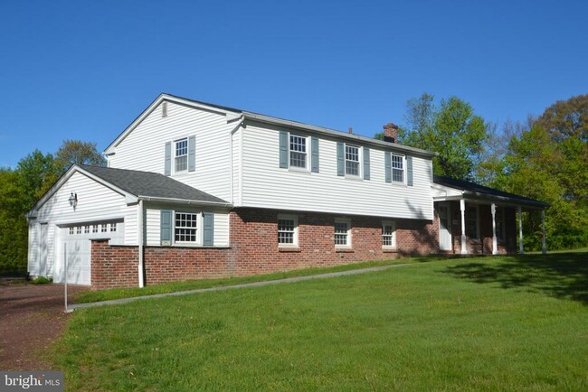 Building Photo - 1436 E Lamplighter Ln