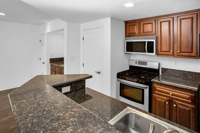 Building Photo - Great one bedroom in UTC!