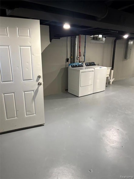 Building Photo - 23245 Berkley St