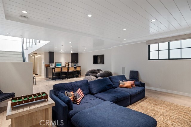 Building Photo - 2428 The Strand