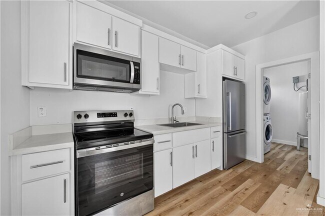 Building Photo - 1207 W Kennedy St