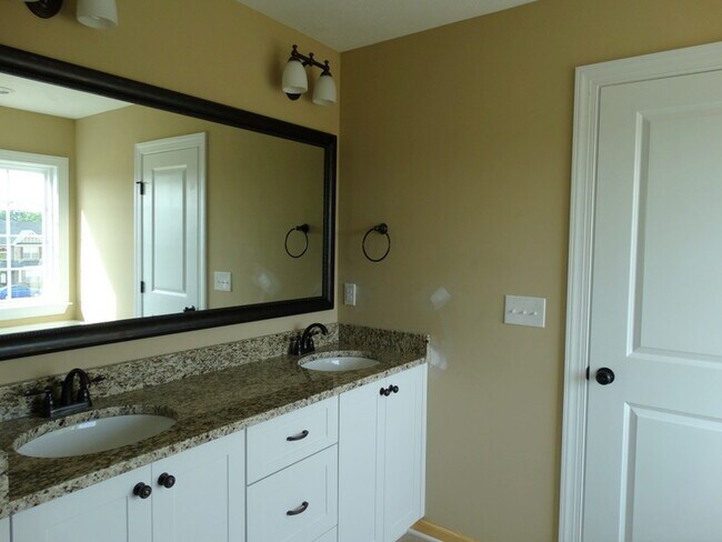 Building Photo - 1033 Ardrey Cir