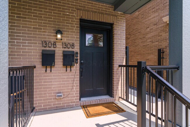 Building Photo - 1308 Forsythe Ave