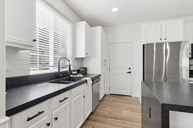 Building Photo - 1720 Santa Ivy Ave