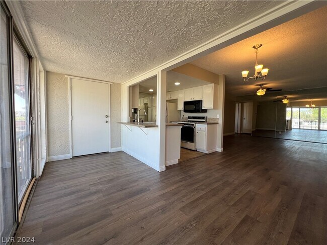 Building Photo - 1390 E Vegas Valley Dr