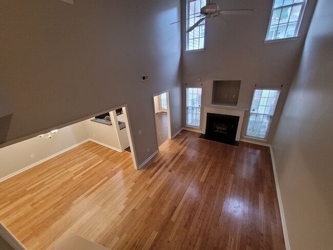 Building Photo - Great 2 Bedroom 2 Bath Townhouse