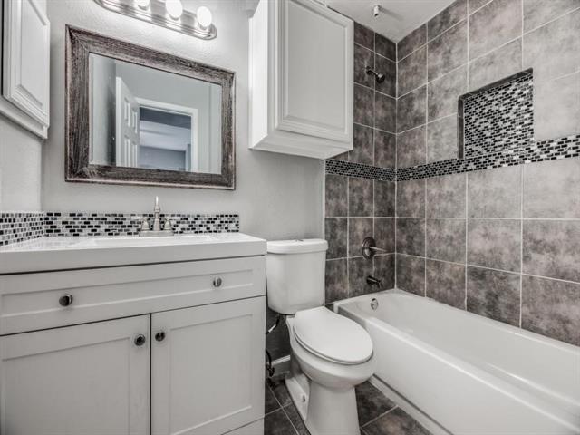 Building Photo - 8601 Park Ln