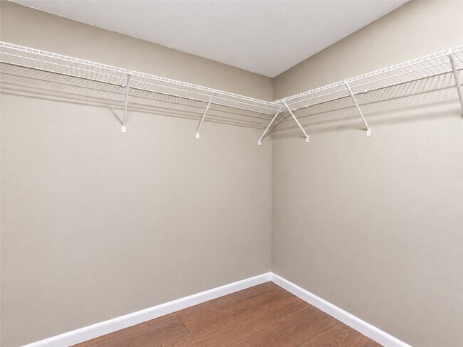 Building Photo - 4223 Oak Shadows Dr