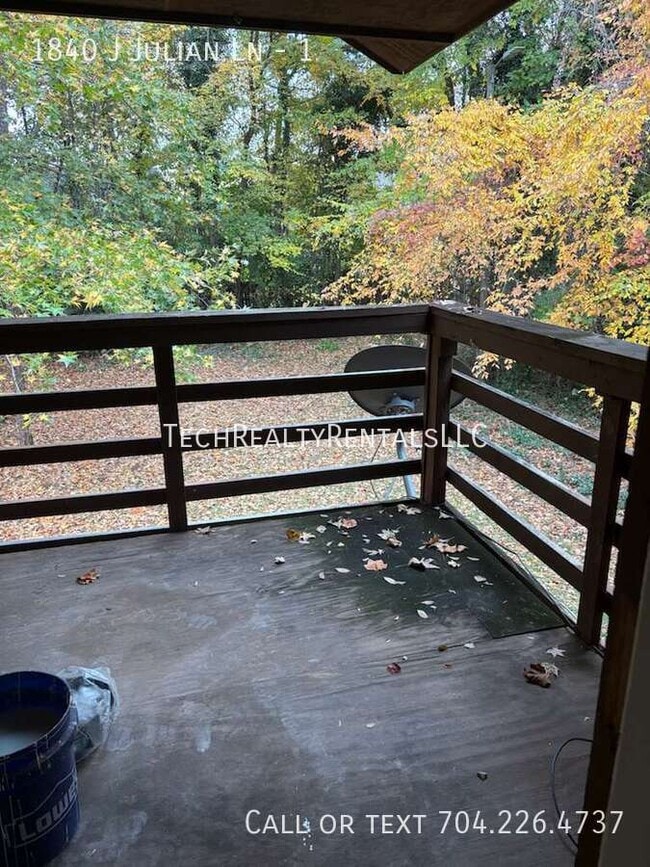 Building Photo - 1840 J Julian Ln