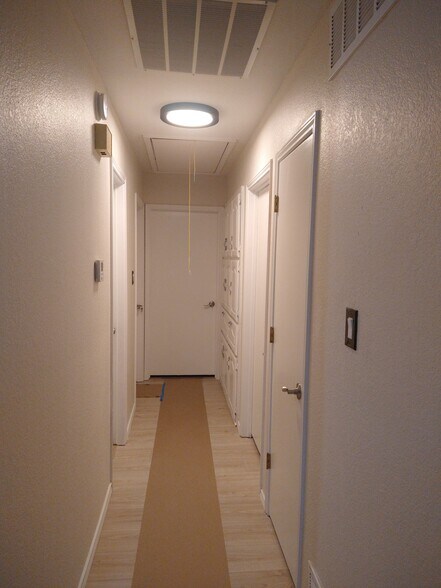 Building Photo - 2100 Arlena Dr