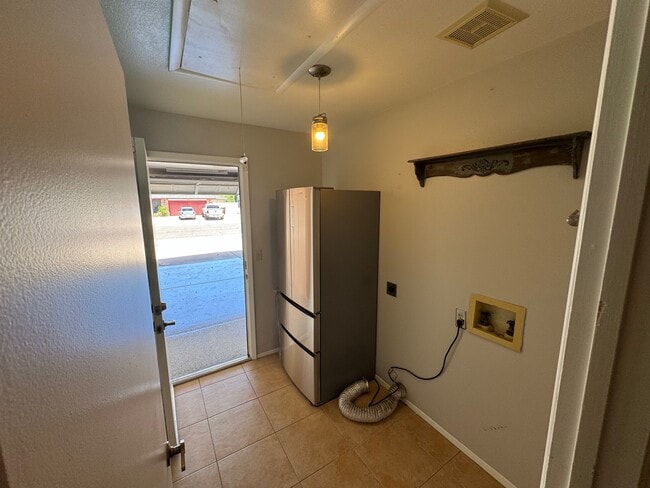 Building Photo - 7249 W Sunnyside Dr