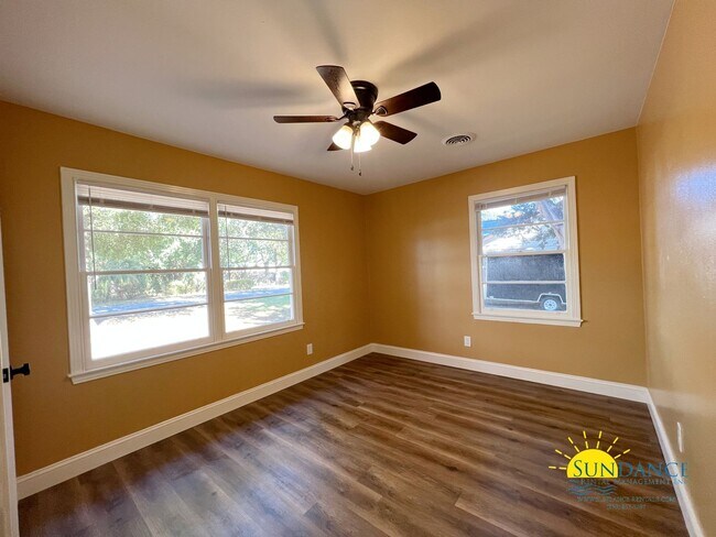 Building Photo - Stunning 3 Bedroom Home in Fort Walton Beach!s