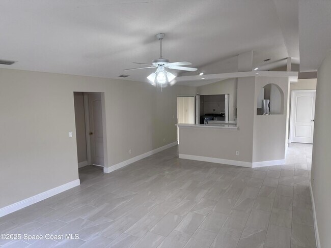 Building Photo - 1565 Emerson Dr SE
