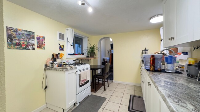 Building Photo - Lakefront One Bedroom on Westside Olympia ...