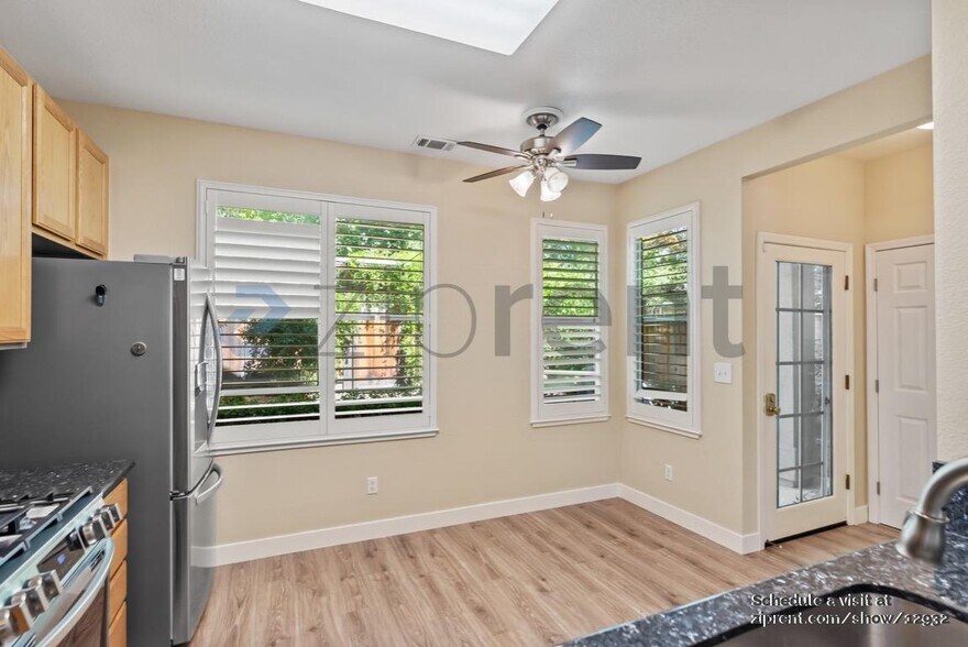 Building Photo - Unit
