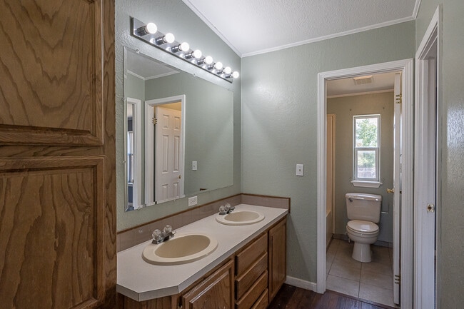 Building Photo - 49 Las Tusas Rd