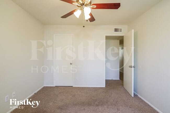 Building Photo - 11637 N 58th Dr