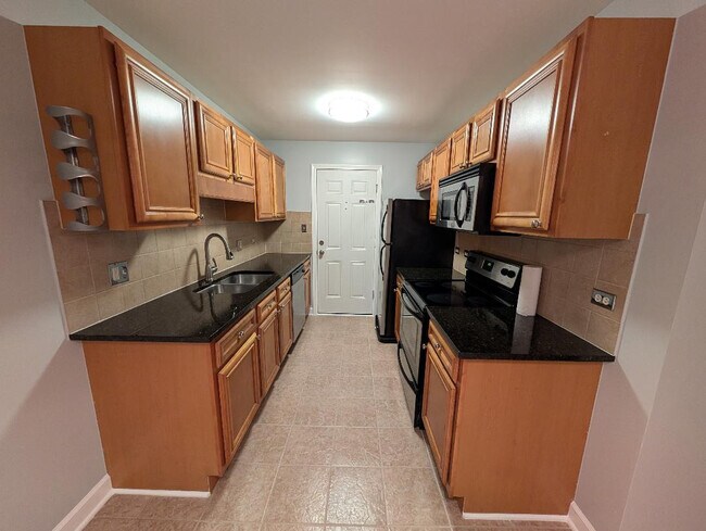 Building Photo - 10620 Brooks Ln