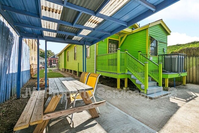 Building Photo - 1236 Alvar St