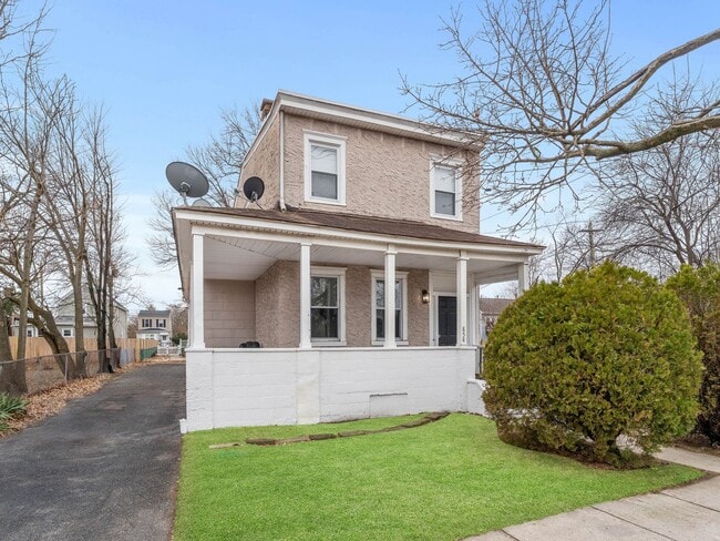 Building Photo - Newly Upgraded Duplex Unit for Rent – Modern Kitchen & Bathroom | Gloucester, NJ