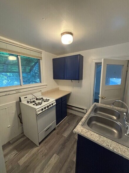Building Photo - 1073 Blair Ave