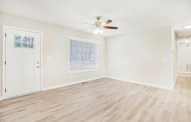 Building Photo - 3068 Rollingwood Ln SE