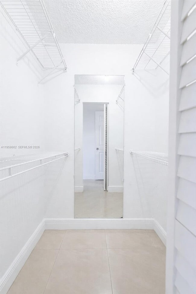 Building Photo - 2740 W 76th St